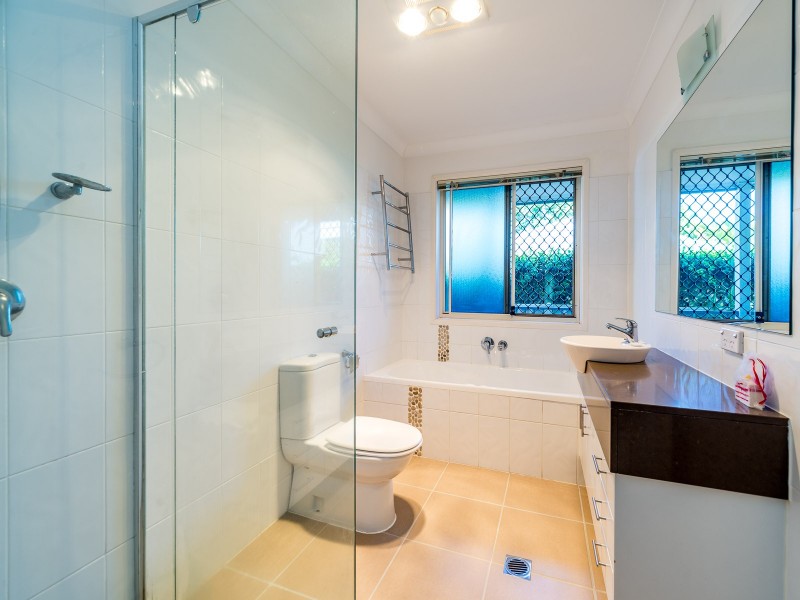 2/39 Abalone Avenue, Paradise Point QLD 4216