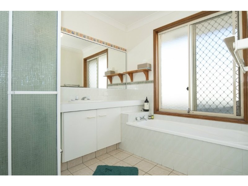 39 Clubhouse Drive, Arundel QLD 4214