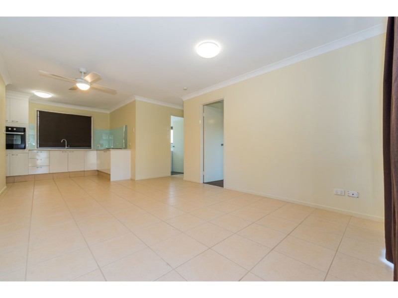 2/6 Nina Parade, Arundel QLD 4214