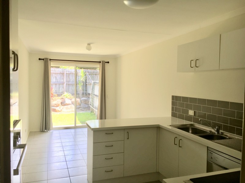 2/7 Melanie Place, Labrador QLD 4215