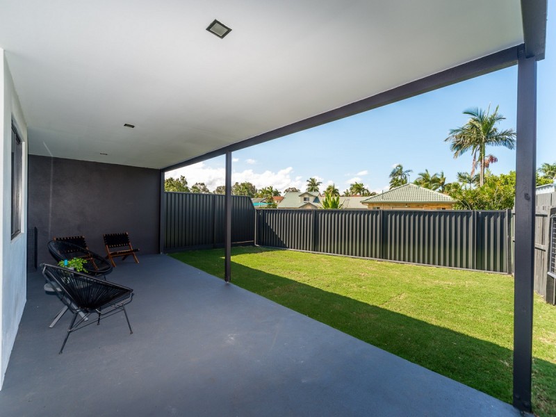 2/15 Crystal Reef Drive, Coombabah QLD 4216