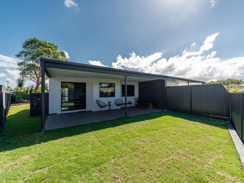 2/15 Crystal Reef Drive, Coombabah QLD 4216