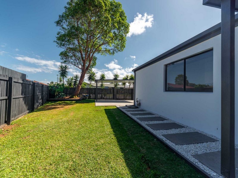 2/15 Crystal Reef Drive, Coombabah QLD 4216