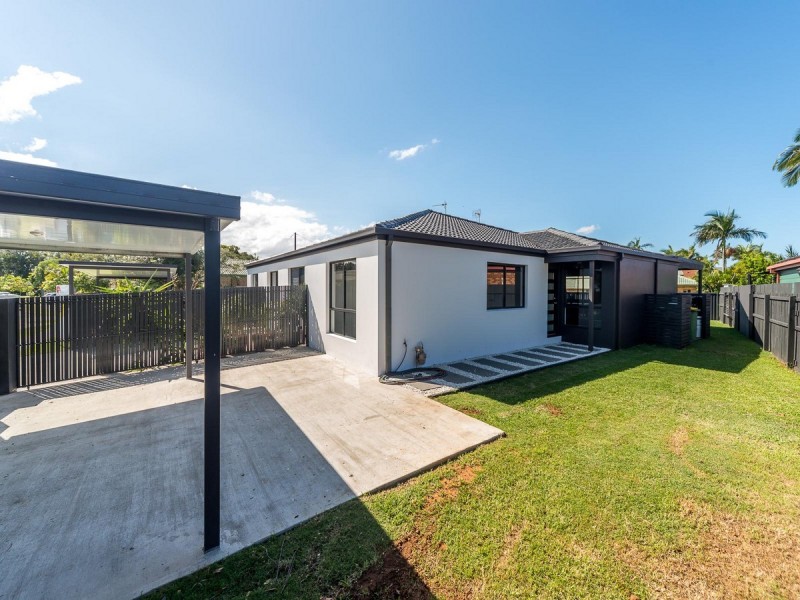 2/15 Crystal Reef Drive, Coombabah QLD 4216