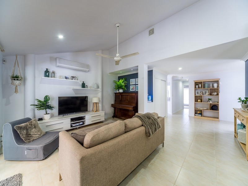 5 Saltbreeze Court, Runaway Bay QLD 4216