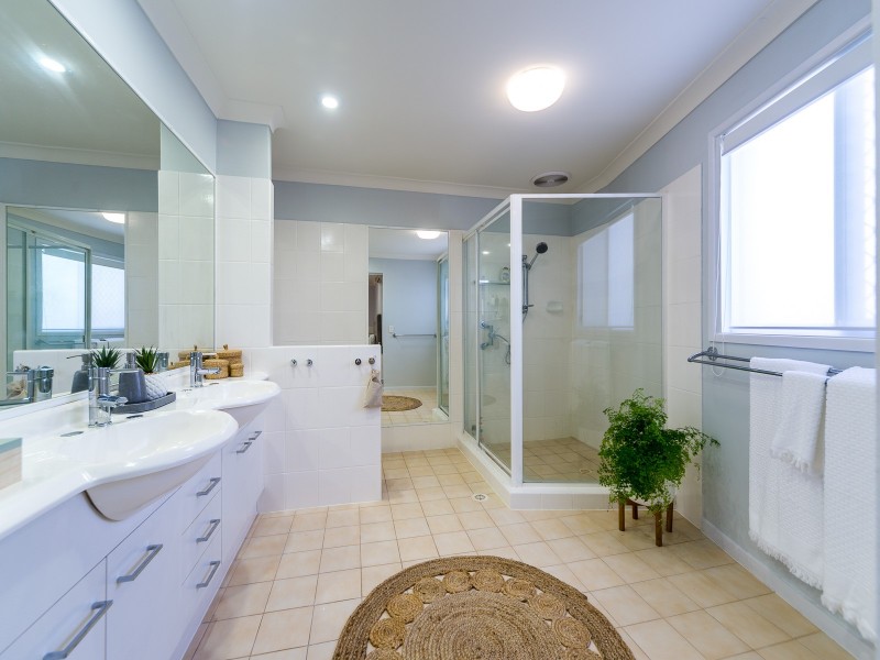 5 Saltbreeze Court, Runaway Bay QLD 4216
