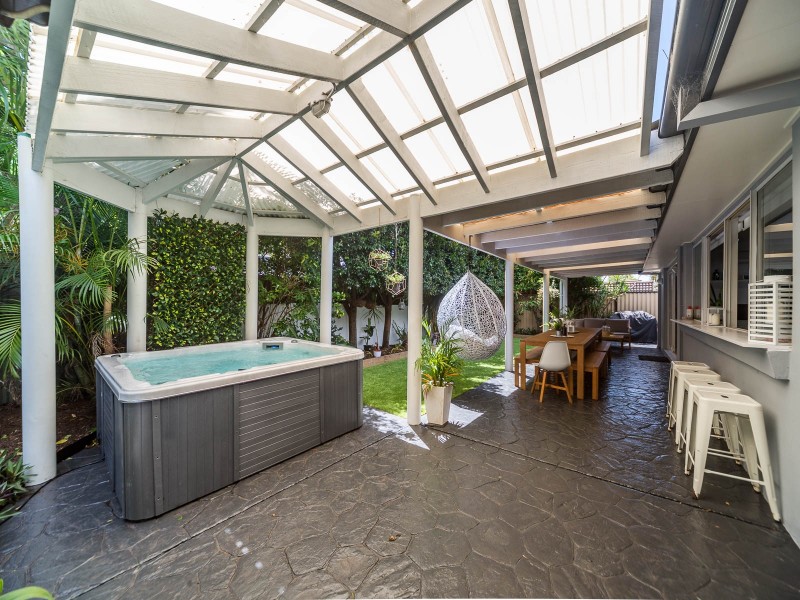 5 Saltbreeze Court, Runaway Bay QLD 4216
