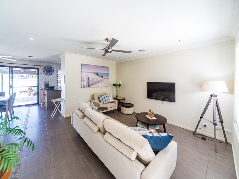 12 Samuel Court, Jacobs Well QLD 4208