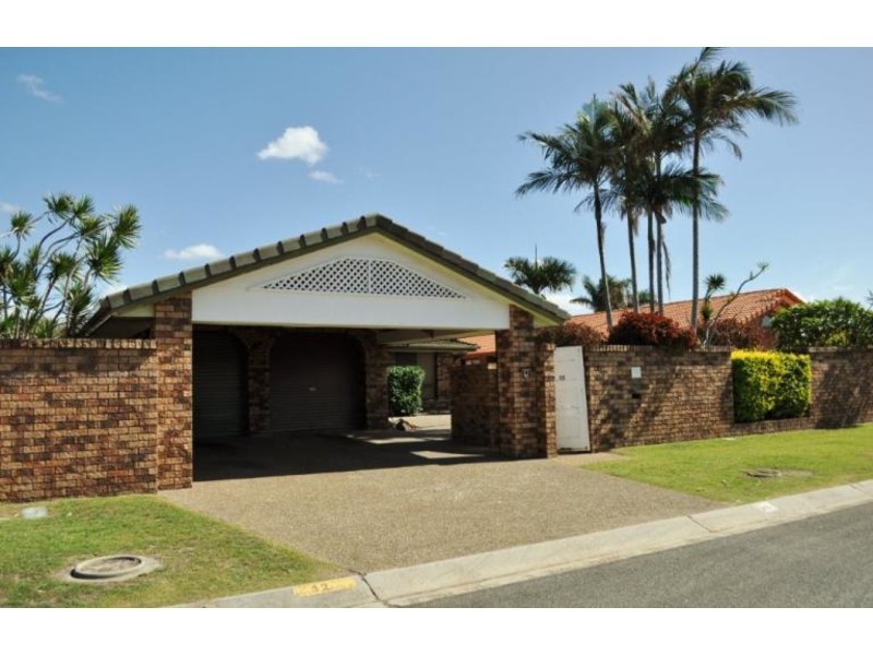 12 Pebble Beach Drive, Runaway Bay QLD 4216