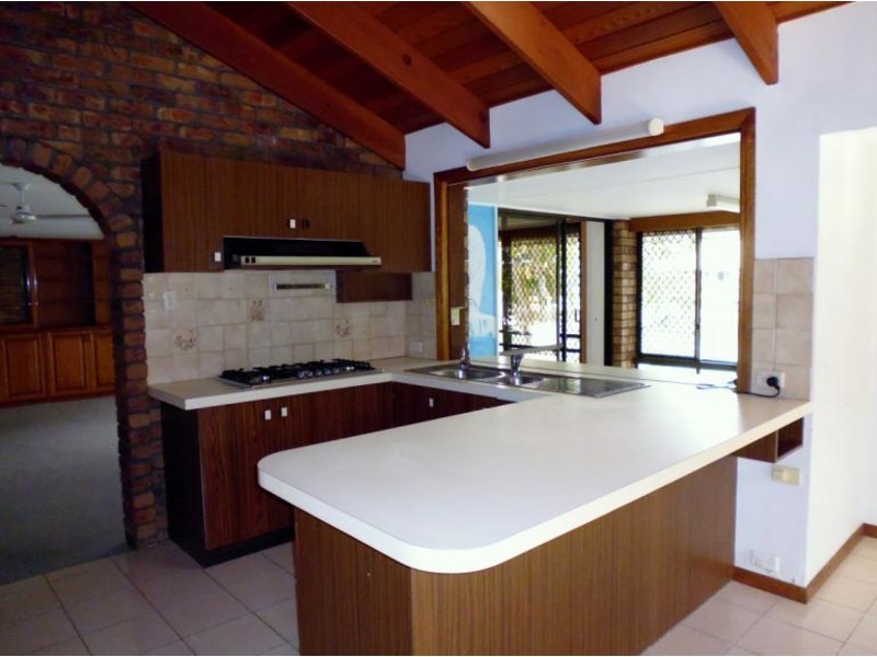 12 Pebble Beach Drive, Runaway Bay QLD 4216