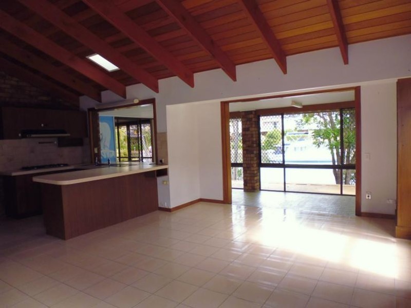 12 Pebble Beach Drive, Runaway Bay QLD 4216