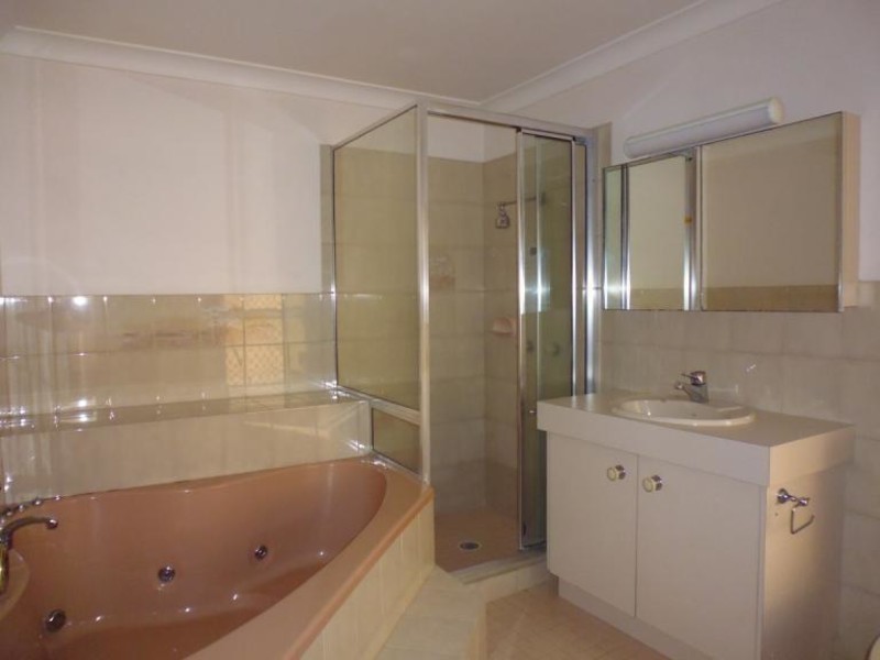 12 Pebble Beach Drive, Runaway Bay QLD 4216