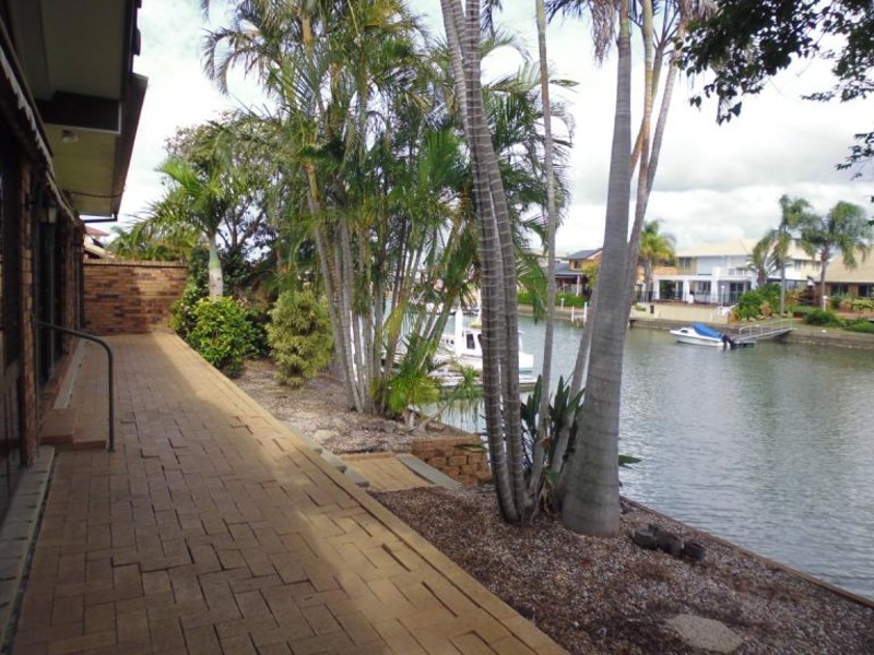 12 Pebble Beach Drive, Runaway Bay QLD 4216
