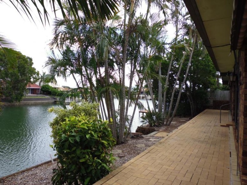 12 Pebble Beach Drive, Runaway Bay QLD 4216