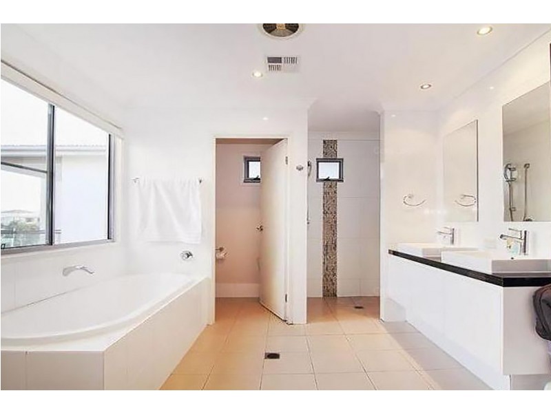 29 Harbourvue Court, Helensvale QLD 4212