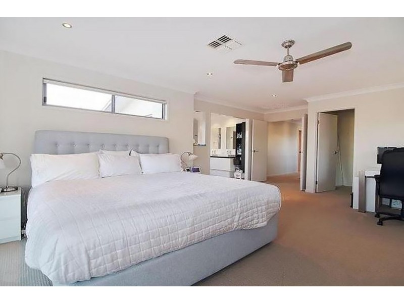 29 Harbourvue Court, Helensvale QLD 4212