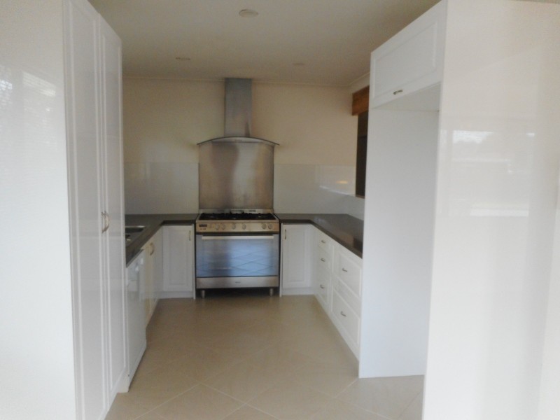 32 Donald Avenue, Paradise Point QLD 4216