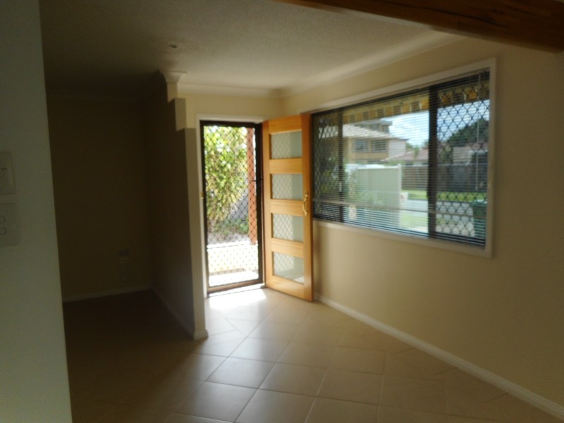 32 Donald Avenue, Paradise Point QLD 4216