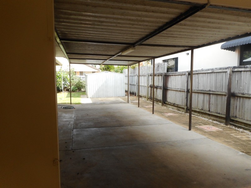 32 Donald Avenue, Paradise Point QLD 4216