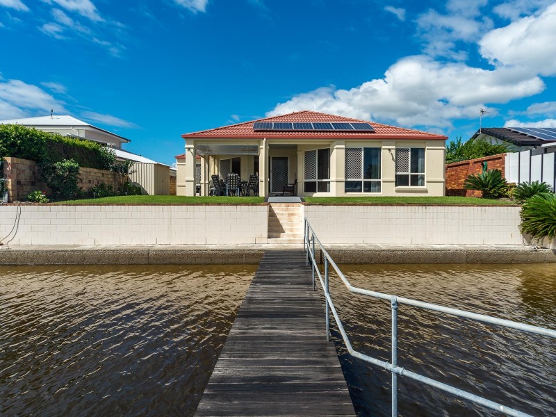 16 Walter Raleigh Crescent, Hollywell QLD 4216