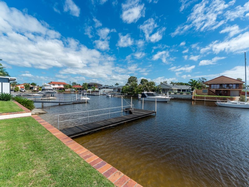 16 Walter Raleigh Crescent, Hollywell QLD 4216