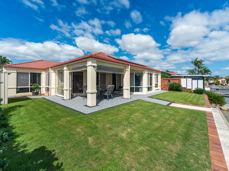 16 Walter Raleigh Crescent, Hollywell QLD 4216