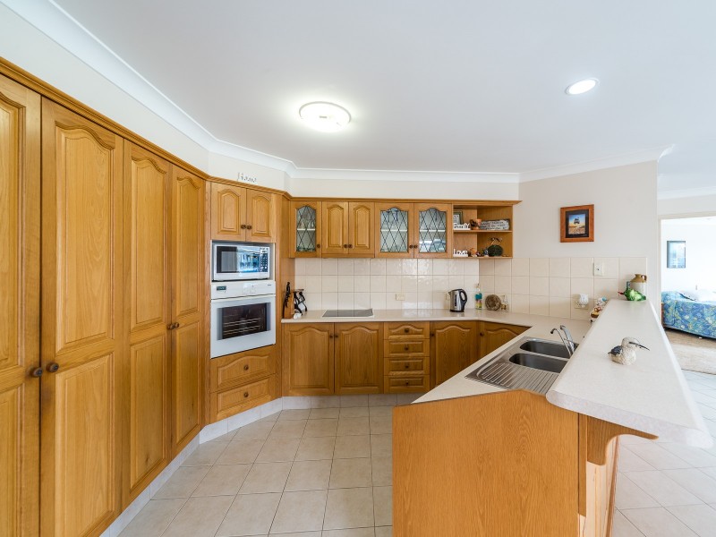 16 Walter Raleigh Crescent, Hollywell QLD 4216