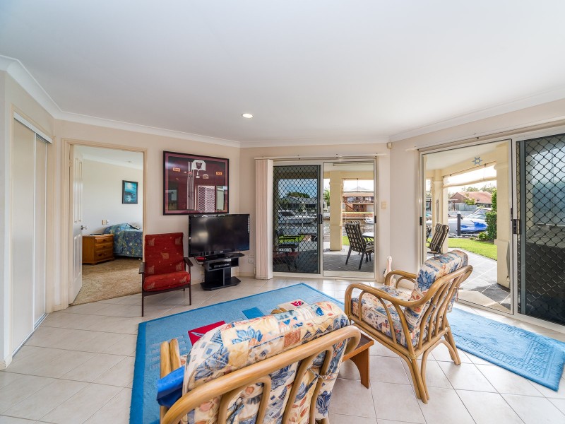 16 Walter Raleigh Crescent, Hollywell QLD 4216