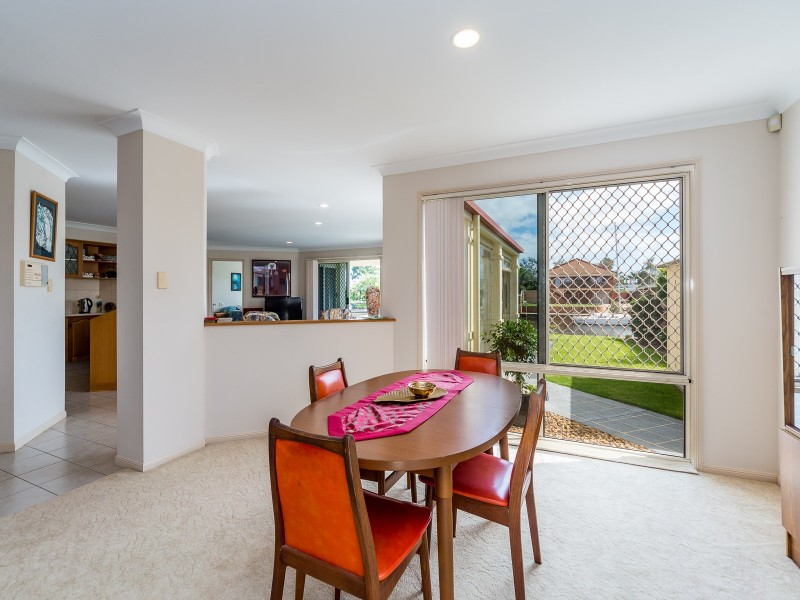 16 Walter Raleigh Crescent, Hollywell QLD 4216