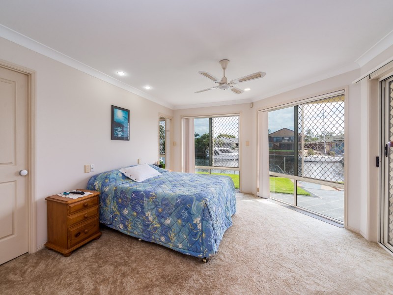 16 Walter Raleigh Crescent, Hollywell QLD 4216