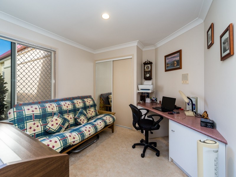 16 Walter Raleigh Crescent, Hollywell QLD 4216