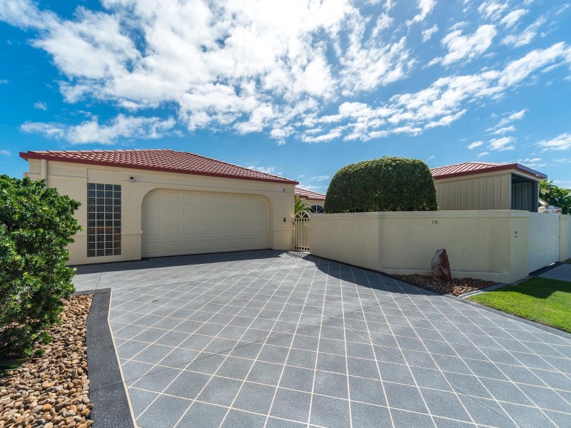 16 Walter Raleigh Crescent, Hollywell QLD 4216
