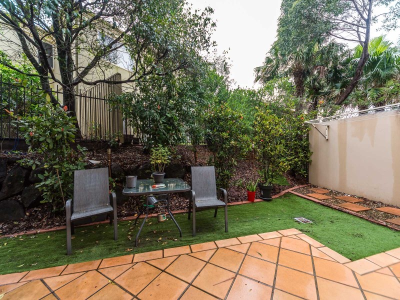 8/433 Brisbane Road, Coombabah QLD 4216