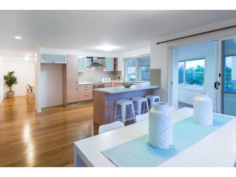 22 Carrumbella Drive, Arundel QLD 4214