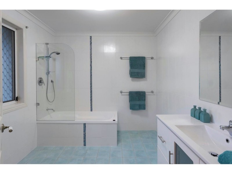 22 Carrumbella Drive, Arundel QLD 4214