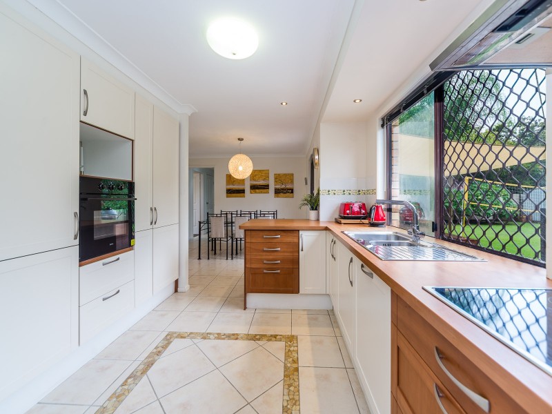 15 Hansford Road, Coombabah QLD 4216