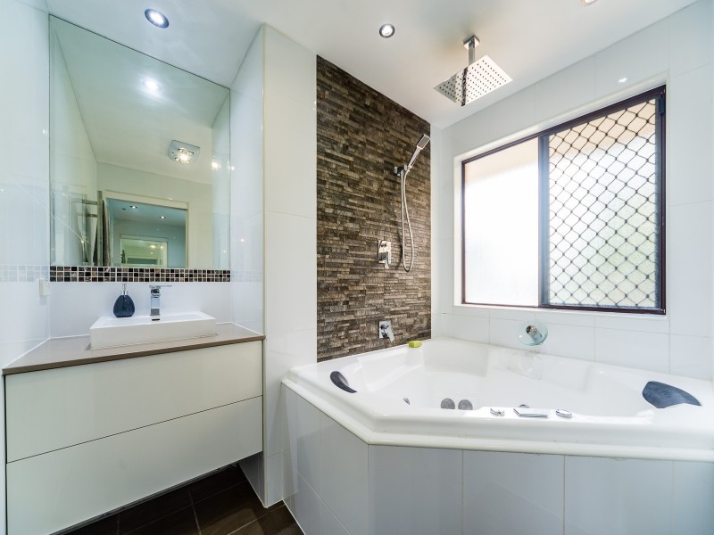 15 Hansford Road, Coombabah QLD 4216