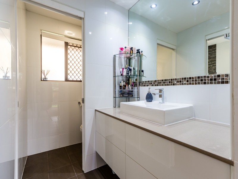 15 Hansford Road, Coombabah QLD 4216