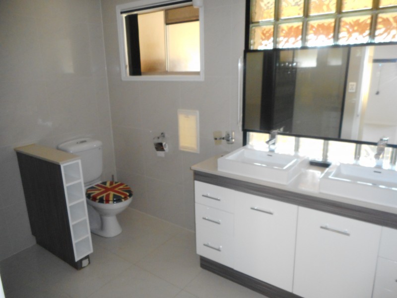 13 Langer Place, Arundel QLD 4214