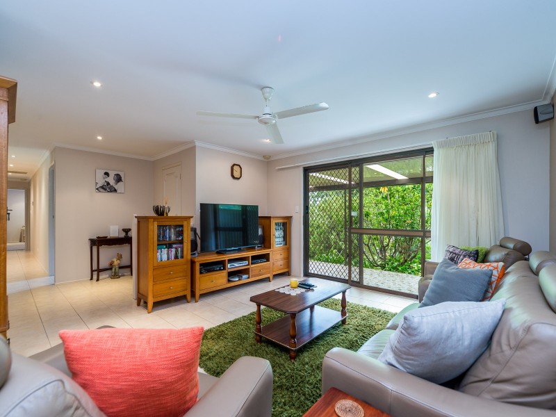 9 Eildon Place, Helensvale QLD 4212