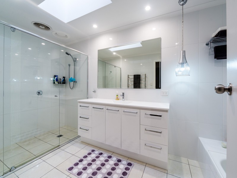 9 Eildon Place, Helensvale QLD 4212