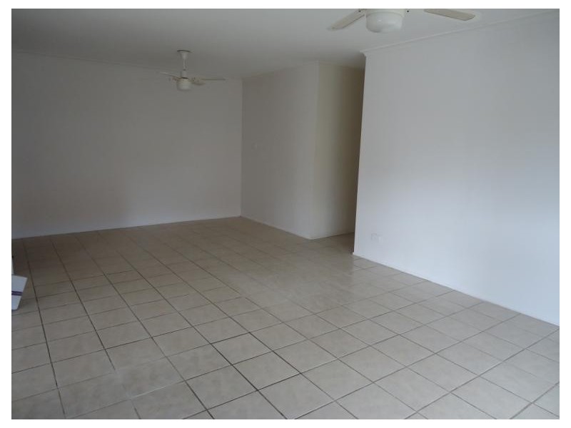 2/137 Central Street, Labrador QLD 4215