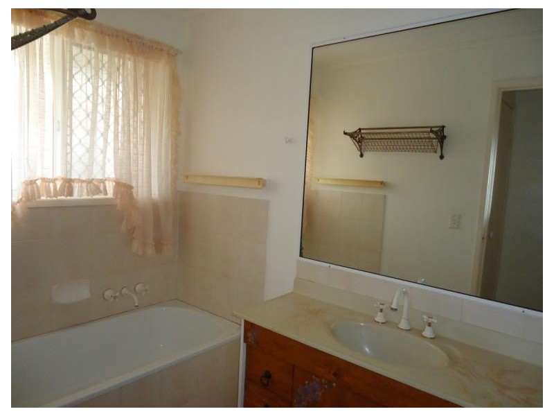 2/137 Central Street, Labrador QLD 4215
