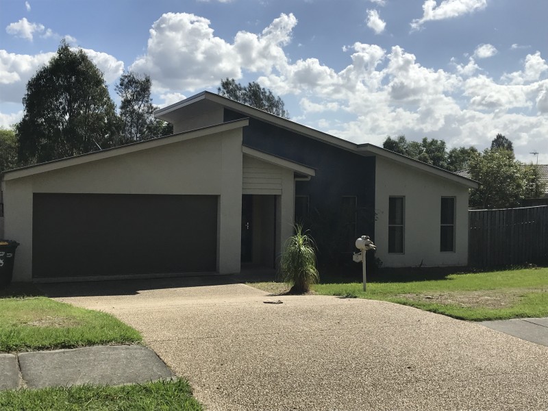 8 Alford Lane, Pacific Pines QLD 4211