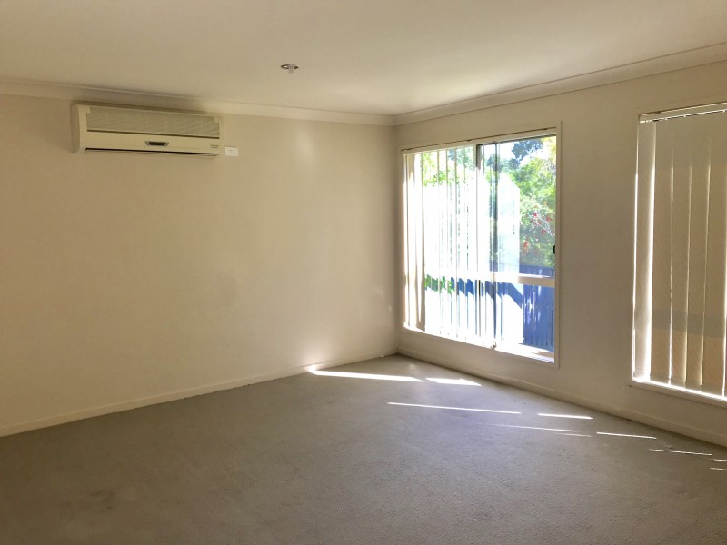 8 Alford Lane, Pacific Pines QLD 4211