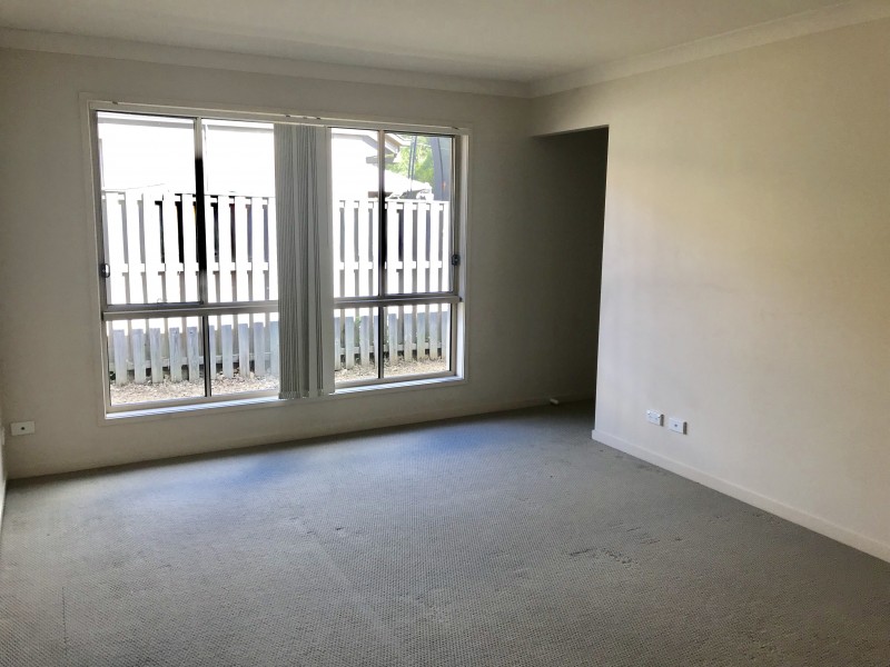 8 Alford Lane, Pacific Pines QLD 4211
