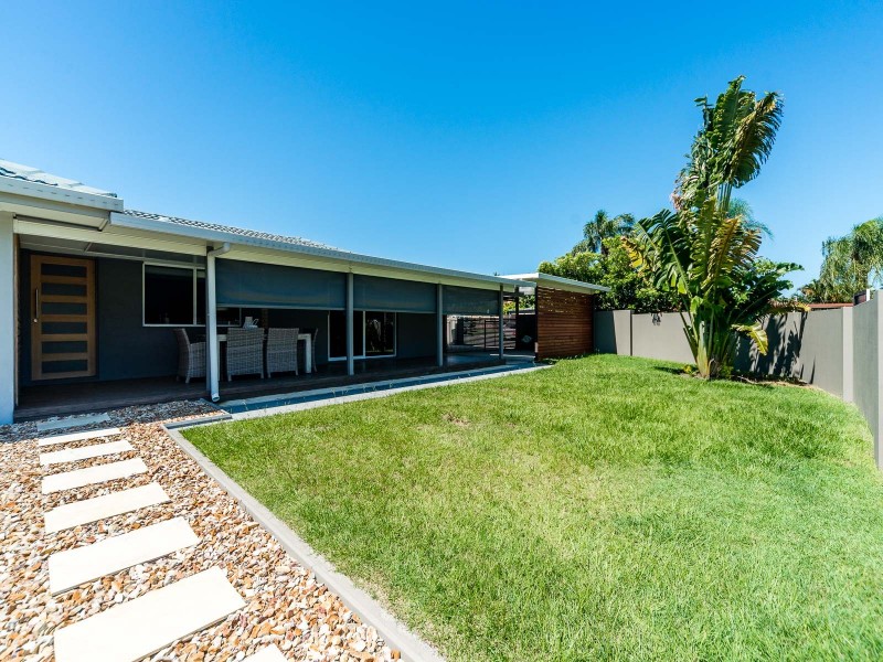 7 Flinders Court, Paradise Point QLD 4216