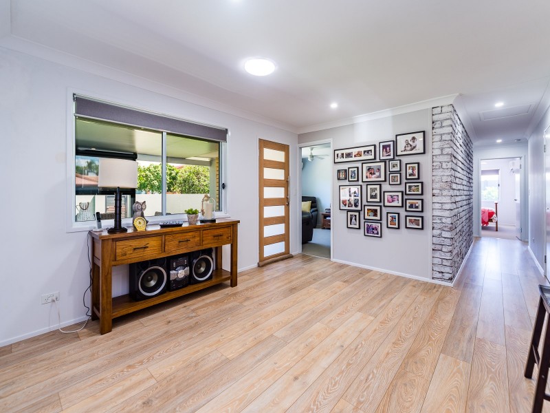 7 Flinders Court, Paradise Point QLD 4216