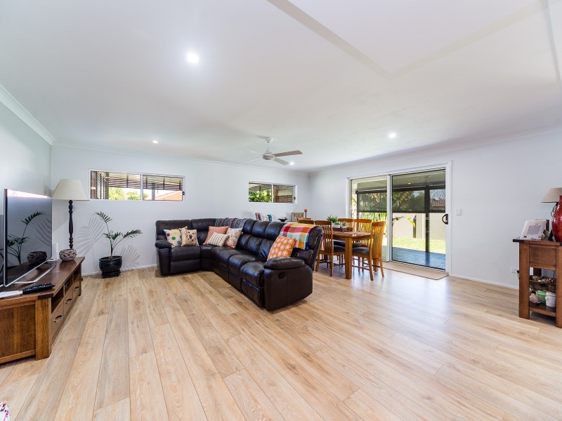 7 Flinders Court, Paradise Point QLD 4216