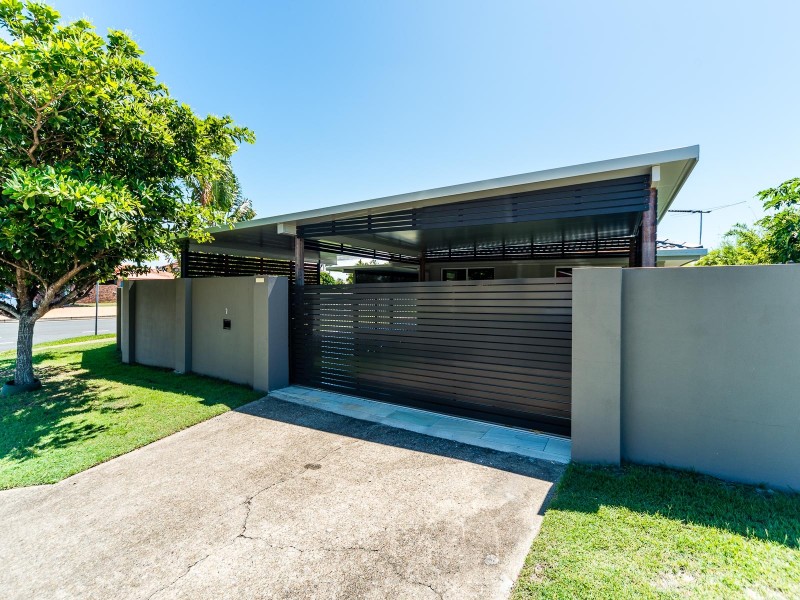 7 Flinders Court, Paradise Point QLD 4216